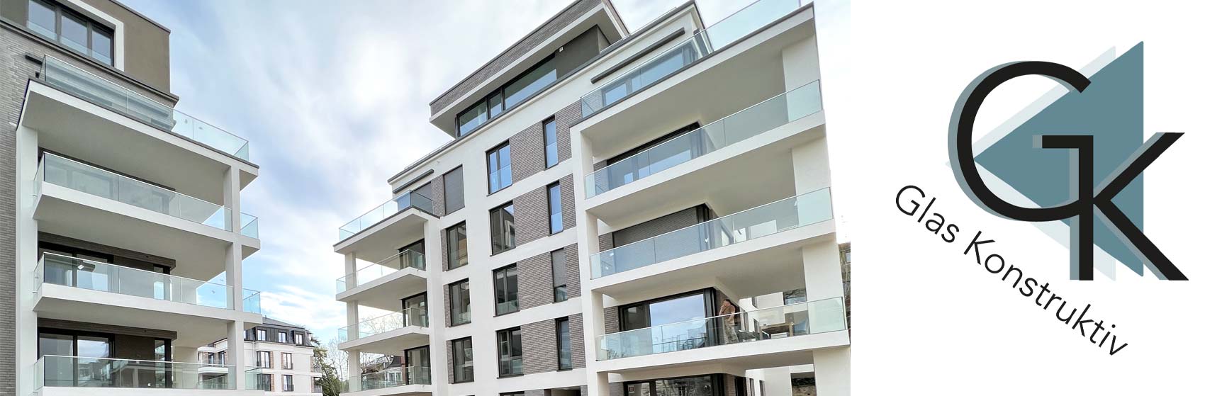 Wohnkomplexe mit Ganzglas-Geländer | 2023 April